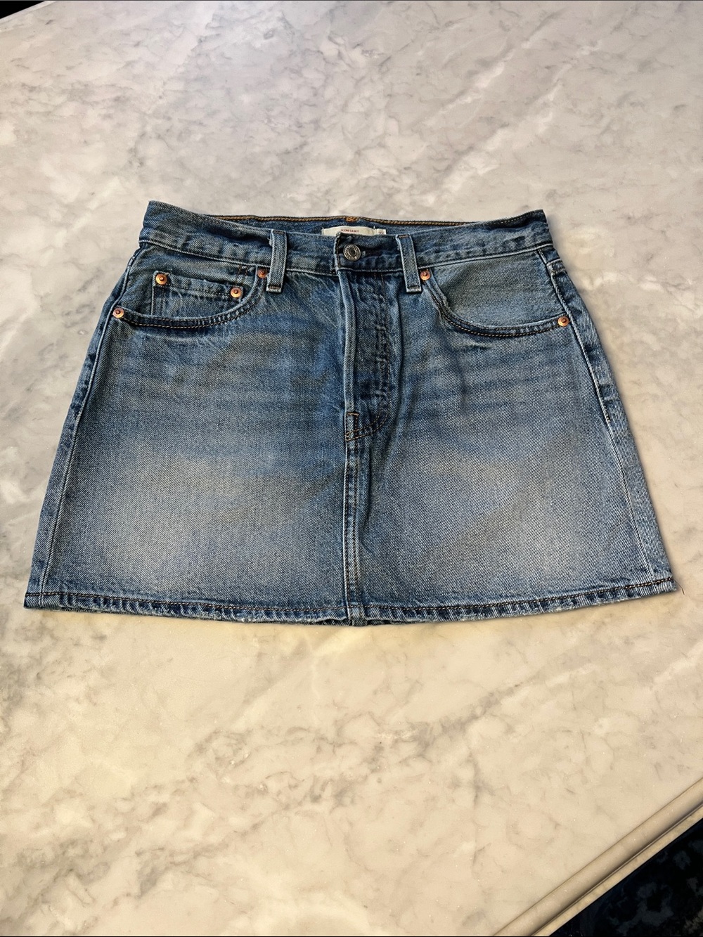 Levi’s Icon Denim Jean mini skirt. 27. NWOT.